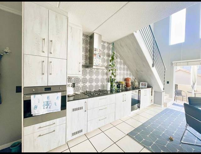 1 BEDROOM APARTMENT FOR SALE IN BRYANSTON